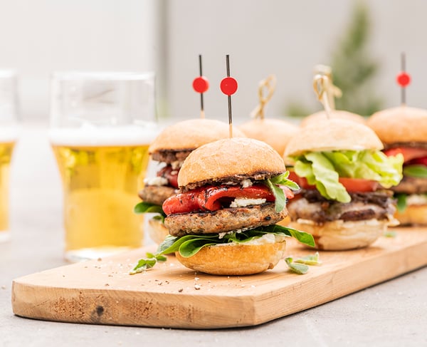Burger sliders on a board - article image